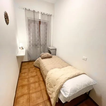 Borghetto House With 4 Bedrooms, Parking And Wifi